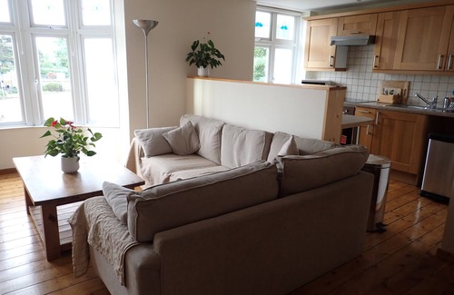 Porthcawl Apartment | LOVELY RENTAL APARTMENT IN PORTHCAWL CLOSE TO BEACH, SEA AND TOWN
