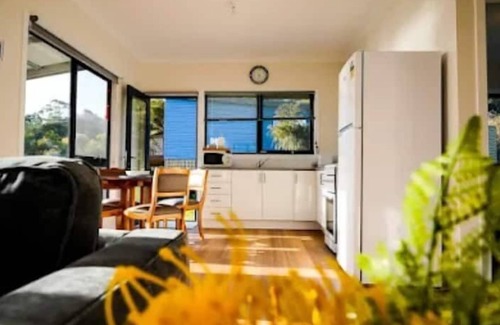 Southern House | Lovely Rockpool Cottage