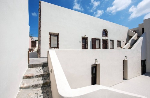Pyrgos Villa | Lovely Santorini Villa | 1 Bedroom Cave Studio | Villa Gajeel | Spacious.