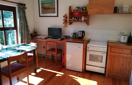 Leap Apartment | Lovely Sea View 2-Bed Apt in Rineen, Sleeps 4
