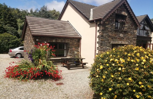 Leap Apartment | Lovely Sea View 2-Bed Apt in Rineen, Sleeps 4