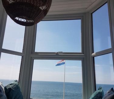 Aberystwyth Apartment | Lovely Seafront 2 bed flat in Aberystwyth
