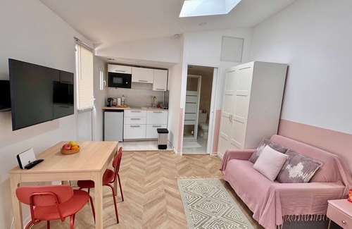 Roissy-en-France Apartment | Lovely self-contained studio in Roissy-en-France/Aeroport CDG with airport terrace