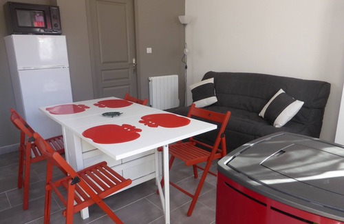 Guilvinec Apartment | Lovely self-contained studio with terrace and private garden 10 minutes from the fishing port