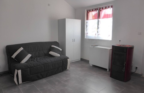 Guilvinec Apartment | Lovely self-contained studio with terrace and private garden 10 minutes from the fishing port