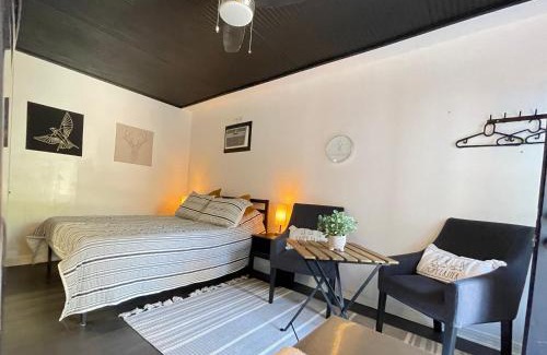 Colonialtown North House | Lovely Spacious Guesthouse in Mills 50 District
