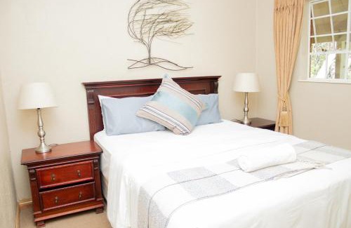 Woodmead Apartment | Lovely Spacious Two bedroom apartment