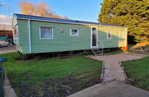 Great Houghton House | Lovely Static 8 Bed Caravanat at Billing Aquadrome