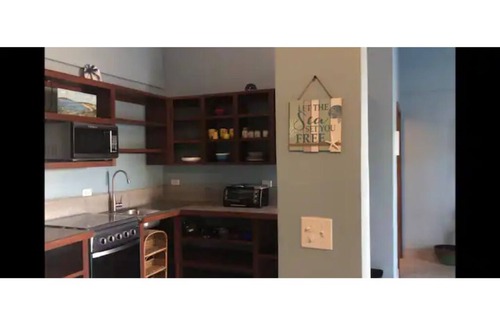East End Village Apartment | Lovely studio apartment Beachfront/swimming pool