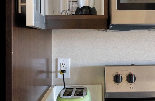 Downtown Bed & Breakfast | Lovely Studio in Santa Monica w Free Parking