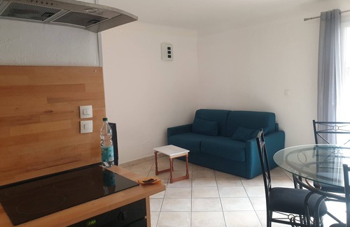 Boulouris-sur-Mer House | Lovely T2 in Villa les Mimosas