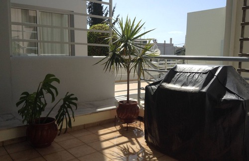 Anavyssos House | Lovely Three Bedroom, Two Bath Townhouse Situatated in Residential Neighbordhood