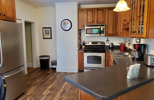 Lenox House | Lovely Townhouse In Heart Of Lenox