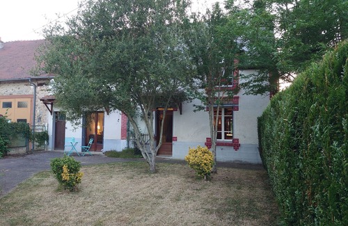 La Chatre-Langlin Cottage | Lovely traditional Berrichonne cottage close to Saint Benoit Du Sault