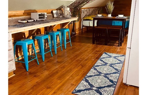Laurel Cabin | “Lovely Tree”Bunk House&Pool@The House on the Hill