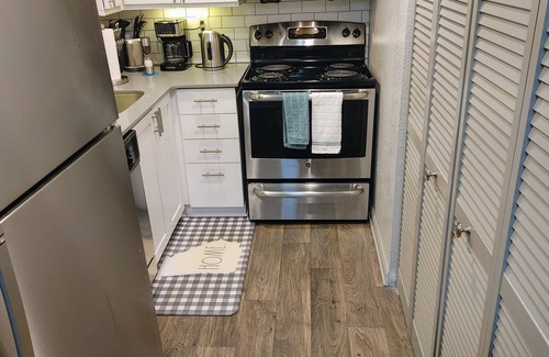 Smyrna Condo | Lovely triple double 2-bedroom condo 5 minute walk to Truist Park!