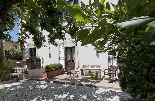 Caprona Villa | Lovely Tuscany in Villamorosa