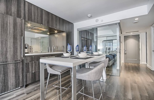 Bloor-Yorkville Apartment | Lovely Two Bedroom, Two Bathroom Condo in Heart of Yorkville
