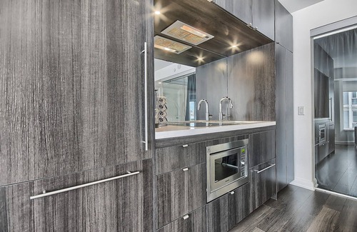 Bloor-Yorkville Apartment | Lovely Two Bedroom, Two Bathroom Condo in Heart of Yorkville