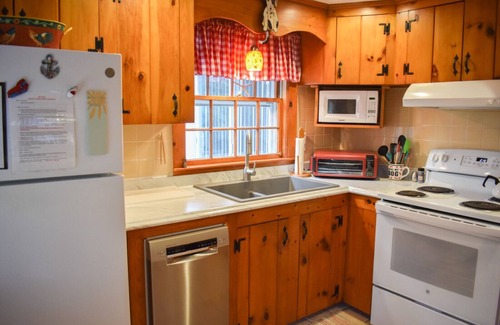 Dennis Port House | Lovely two bedroom home with central air located in Dennisport!