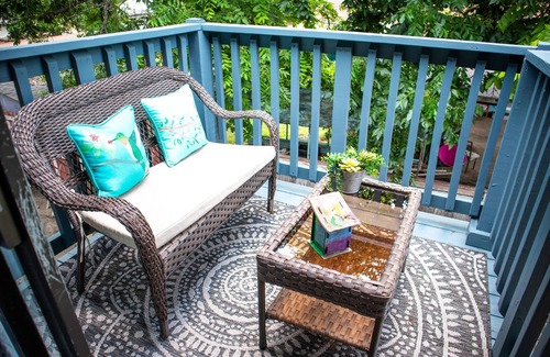 Mahncke Park Apartment | Lovely two-bedroom getaway near Fort Sam Houston