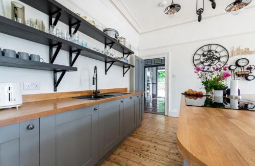 Roundham Villa | Lovely Victorian Villa in the English Riviera