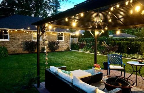 Oak Park Apartment | Lovely vintage Oak Park 3bd 1ba perfectly located near public transit & Chicago