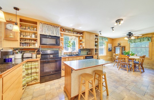 Belfast Cottage | Lovely Waldo Cottage Escape - Pet Friendly!