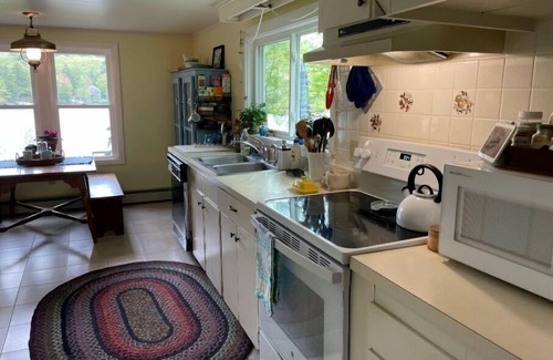 Camden House | Lovely Waterfront Cottage, Dog friendly, 4 miles from Town and Ocean