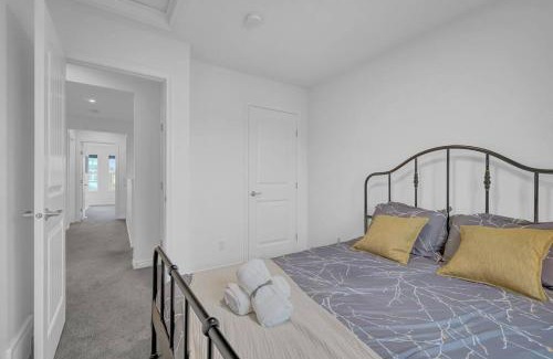 Southwest Edmonton House | LovelyHome-Foosball-NearAirport-5 Queen Beds -Air conditioning