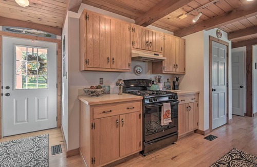 Lovettsville Cottage | Lovettsville Cottage in Heart of Wine Country
