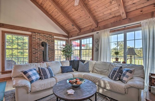 Lovettsville House | Lovettsville Cottage in Heart of Wine Country