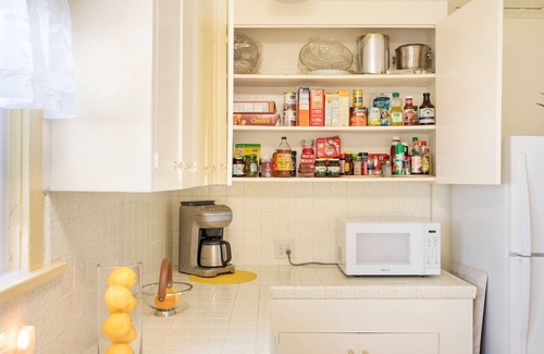 View Park-Windsor Hills House | Lovingly Restored Bungalow located near SOFI Stadium.
