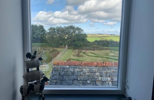 Bude Apartment | Lovingly converted 1st floor Victorian corn store near coast perfect for couples