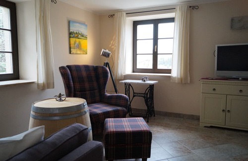 Kleinnaundorf Apartment | Lovingly furnished vacation apartment with sunny, quiet balcony facing the lavender