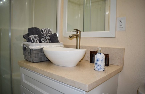 Warner Center Apartment | Low cost Luxury Brand New Private one Bedroom in Woodland Hills, CA
