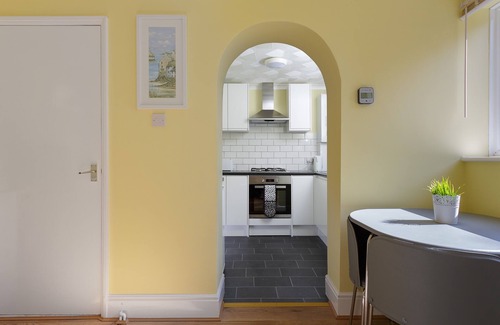 Southsea Apartment | Lowcay Apartment D Private Bathroom