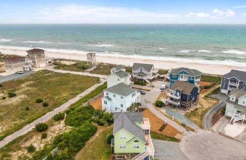 Village of Stump Sound House | Lowe Tide