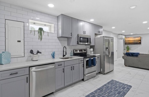 Arnold House | Lower Cove Modern Retreat
