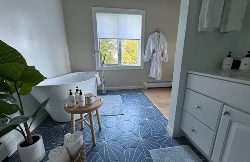 Bayfield Apartment | Lower Flat @ Steeple Hill Flats, Bayfield