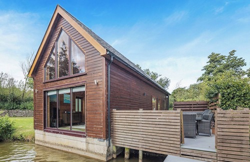 Menai Bridge Ski Chalet | Lower Lake Boathouse
