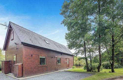 Menai Bridge Ski Chalet | Lower Lake Boathouse