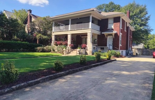 Central Gardens Apartment | Lower level 2 bedroom with Front Porch patio