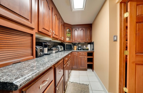 Coraopolis House | Lower-Level Pittsburgh Retreat: Hot Tub + Grill!