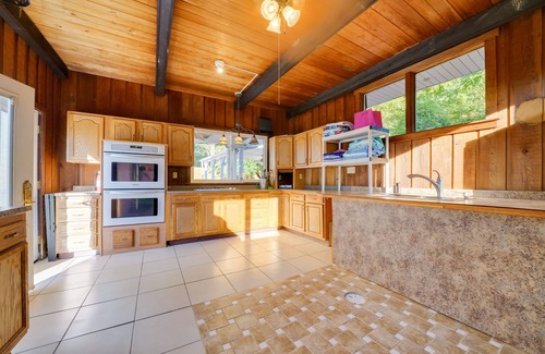 Coraopolis House | Lower-Level Pittsburgh Retreat: Hot Tub + Grill!