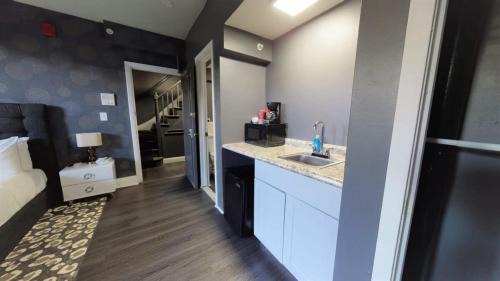 Bay Village Apartment | Lower Level Studios In Hip Bay Village