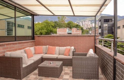 Astorga Apartment | Lower Penthouse Two Bedroom AC DECK with Hot Tub Elevator AC