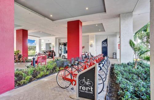 Hallandale Beach Apartment | Lower Penthouse 3BD 3BA - Beach Pool Gym
