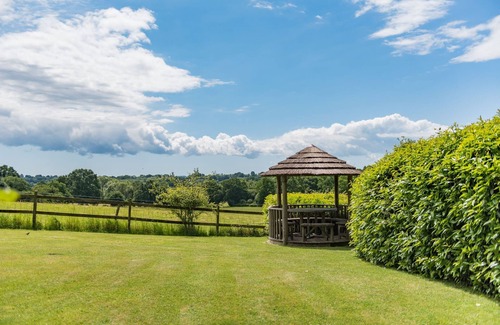 Cranbrook House | Lower Standen Farm by Bloom stays that sleeps 24 guests in 9 bedrooms
