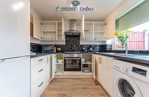 Lowton House | Lowton Spacious 4BR House | Ideal for Long Stays | Contractors &Families Welcome